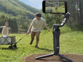 O OM 6 é o principal gimbal móvel da DJI e possui um tripé embutido e um bastão de selfie extensível (Fonte da imagem: DJI)