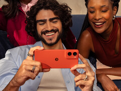 O Motorola Moto G06 Power tem uma bateria de 7.000 mAh. Na foto: uma imagem promocional do celular. (Fonte da imagem: Lenovo)