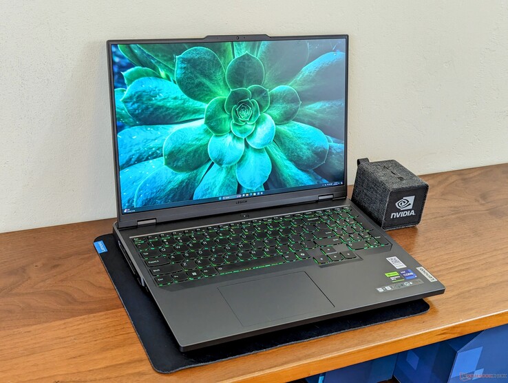 Lenovo Legion Pro 5 16IRX9 Lenovo Legion Pro 5 16IRX9