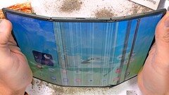 O Samsung Galaxy Z TriFold tem vários pontos fracos, de acordo com um novo teste de durabilidade (Fonte da imagem: JerryRigEverything)