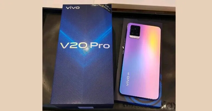 O suposto painel traseiro do Vivo V20 Pro. (Fonte: Twitter via MySmartPrice)