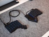 Trackpad ZSA Navigator com teclado Voyager
