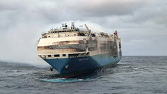 Felicity Ace está queimando e as baterias EV alimentam as chamas (imagem: WSJ)