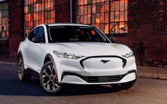 A equipe da Webfleet quebrou o recorde mundial da viagem mais longa feita por um carro elétrico, graças ao Ford Mach-E de alcance estendido. (Fonte da imagem: Ford)