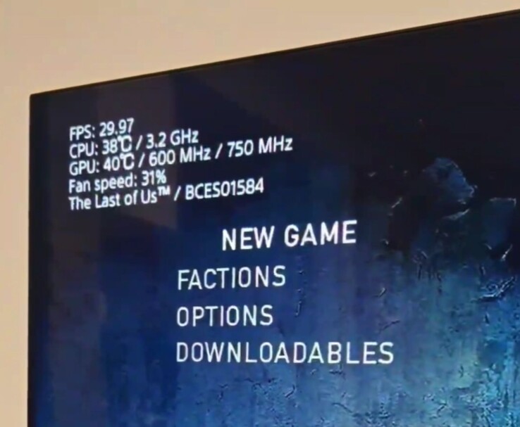 Estatísticas na tela do PS3 Slim Pro rodando The Last of Us mostrando 38 °C de CPU, 40 °C de GPU e 31% de velocidade do ventilador. (Fonte da imagem: Fun-Equivalent-7785 via Reddit / r/PS3)