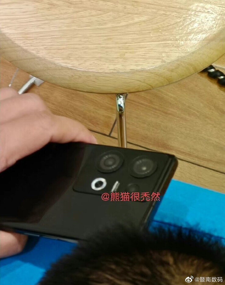 Estas imagens práticas são supostamente de um dispositivo da série Reno9, não de um OnePlus 10 Pro. (Fonte: Jinan Digital x Bald Panda via Weibo)