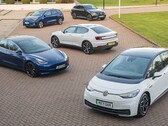 Uma coleção de carros elétricos. Novos dados mostram que os motoristas do Reino Unido estão adotando a mobilidade elétrica em grande número (Fonte da imagem: Driving Co UK)