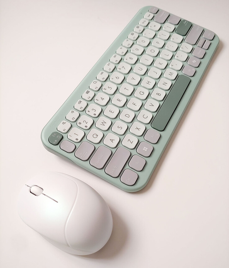 A Asus traz uma sensação relaxante para o trabalho com o mouse Fragrance e o teclado Marshmallow. (Fonte da imagem: Notebookcheck)