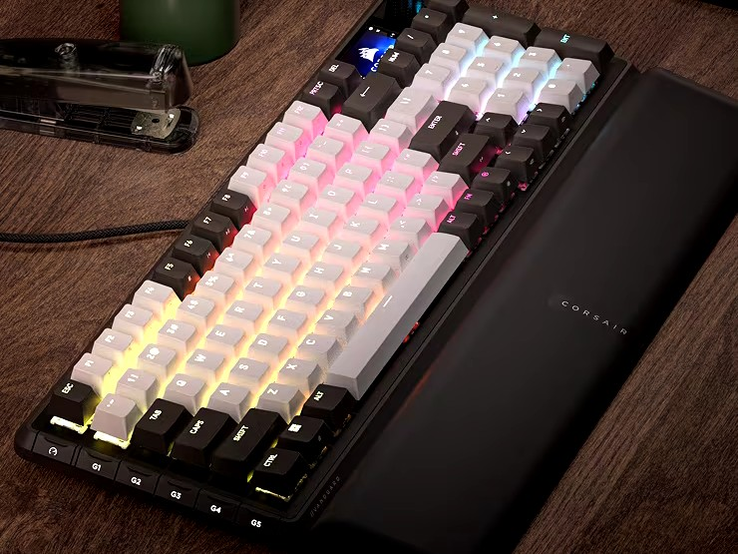 O Vanguard 96 normal (foto) troca os switches MGX de efeito Hall por teclas mecânicas. (Fonte da imagem: Corsair)