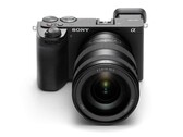 A Sony A6700 é uma câmera empolgante para entusiastas, mas alguns usuários podem não gostar da falta de hardware de carregamento. (Fonte da imagem: Sony)