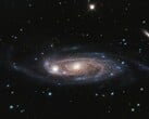 Uma imagem que mostra a galáxia UGC 2885 no universo.