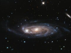 Uma imagem que mostra a galáxia UGC 2885 no universo.