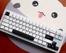 Teclado mecânico acessível com design exclusivo, prejudicado por teclas questionáveis: Análise do Epomaker Galaxy68