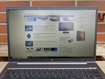 HP ZBook Firefly 15 G8 em uso externo