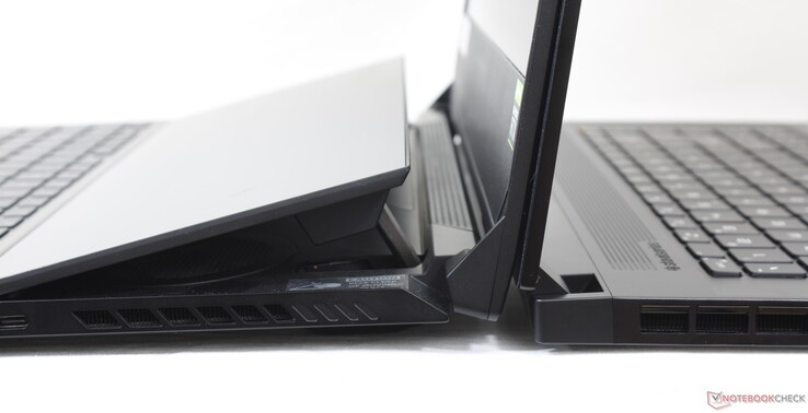 Esquerda: Asus Zephyrus Duo 15 SE, Direita: MSI GS66 Esquerda: Asus Zephyrus Duo 15 SE, Direita: MSI GS66