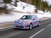Junto com os detalhes técnicos, a Mini também divulgou algumas imagens do Cooper SE em camuflagem. (Fonte da imagem: Mini)