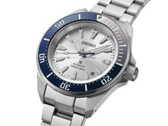 O HBB001, mais acessível, destaca-se com seu distinto bezel azul de dois tons.