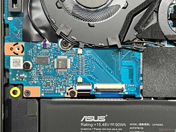 Slot de SSD secundário (PCIe 4.0 x2)