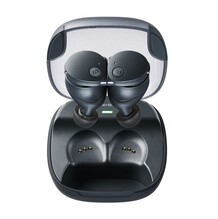 O estojo de carregamento é compatível com os carregadores sem fio Qi (Imagem cortesia: Audio Technica)