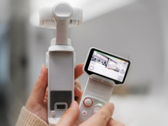O Insta360 Luna Ultra tem um controle remoto destacável com tela sensível ao toque.