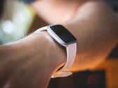 Três possíveis novos artigos de fitness da Fitbit foram encontrados na aplicação da empresa. (Fonte da imagem: Kamil S via Unsplash)
