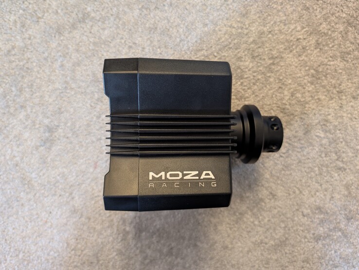 Distância entre eixos do Moza R5.