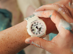 O Casio G-Shock GA2100CROCS25-7 (na foto) tem um logotipo personalizado da Crocs no mostrador. (Fonte da imagem: Casio)