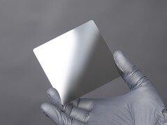 A Cerabyte tem como objetivo o armazenamento de arquivos ultradenso e durável. Na foto: Armazenamento de cerâmica de vidro da Cerabyte (Fonte da imagem: Cerabyte)