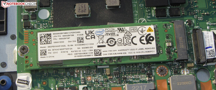Um SSD Intel PCIe 3 serve como unidade do sistema.