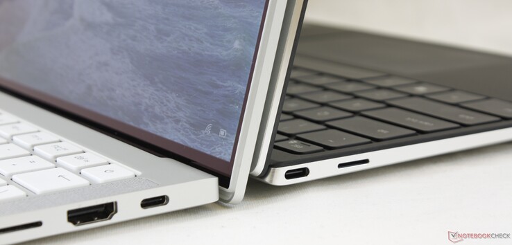 Esquerda: Razer Book 13, Direita: Dell XPS 13 9310 Esquerda: Razer Book 13, Direita: Dell XPS 13 9310