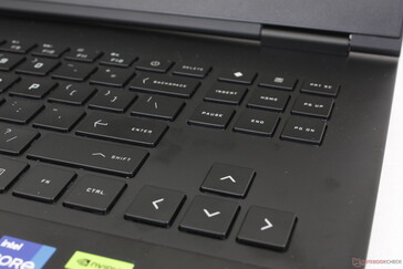 Um dos poucos laptops para jogos com teclas de seta espaçosas, mas sem teclado numérico