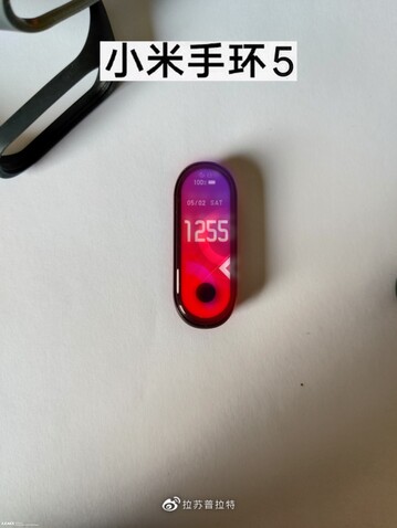 Fake Mi Band 5 com tela cheia. (Fonte da imagem: /Leaks)