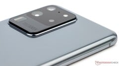 Assim como o Galaxy S20 Ultra (foto aqui), a Samsung também pode utilizar uma câmera no Galaxy S26 Ultra, de acordo com um relatório. (Fonte da imagem: Notebookcheck)