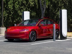 Tesla Model 3 em um Supercharger. (Fonte da imagem: Tesla)