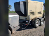 Cybertruck ligado a um gerador a diesel (Fonte da imagem: TheSmiths/TikTok)