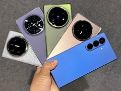 A safra atual de smartphones dobráveis em estilo livro, incluindo os recentes X Fold5, Find N5 e Galaxy Z Fold7, da esquerda para a direita. (Fonte da imagem: avaliação de Xiaobai)