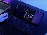 O KeyGo combina um teclado completo com uma tela sensível ao toque de 12,8 polegadas por apenas US$ 249. (Fonte da imagem: Kickstarter)  