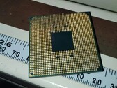 Este Ryzen 9 5900X com pinos dobrados/partidos custa apenas US$3. (Fonte da imagem: u/bogerton em Reddit)