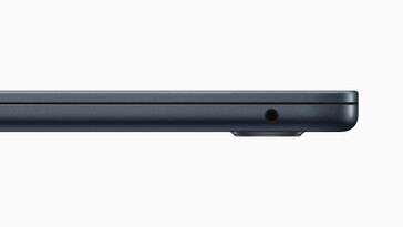 Apple MacBook Air de 15 polegadas: Direita - Entrada para fone de ouvido. (Fonte da imagem: Apple)