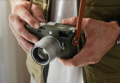 A edição Safari da icônica câmera rangefinder Leica M11-P estará disponível na cor verde-oliva (Fonte da imagem: Leica)