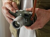 A edição Safari da icônica câmera rangefinder Leica M11-P estará disponível na cor verde-oliva (Fonte da imagem: Leica)