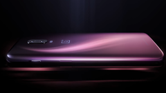 O OnePlus 6T, um carro-chefe de 2018, mostrado em sua variante de cor roxa. (Fonte da imagem: OnePlus)