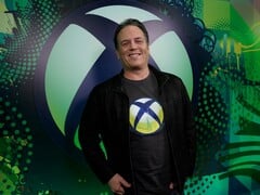 Phil Spencer, CEO da Microsoft Gaming, em frente ao cenário do Xbox (Fonte da imagem: Xbox Wire)
