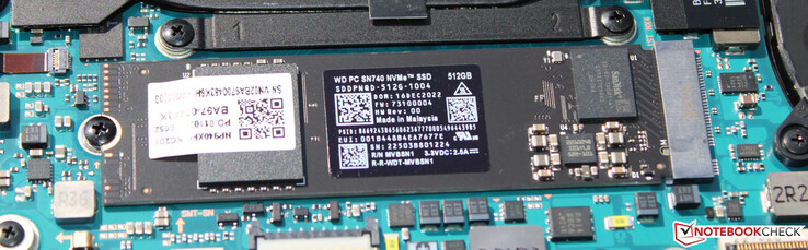 Um SSD PCIe-4 funciona como a unidade do sistema.