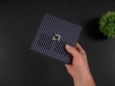 O mini PC AMD Ryzen AI Max+ 395 Strix Halo é mostrado rodando o SteamOS para comparações de desempenho em jogos
