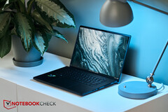 O ROG Zephyrus M16 2023 é um dos laptops para o qual a Asus começou a lançar uma nova atualização beta do BIOS. (Fonte da imagem: Notebookcheck)