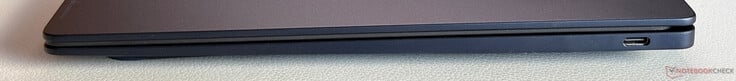 Direita: USB-C 3.2 Gen. 2 (10 Gbps, DisplayPort 1.4, fornecimento de energia 3.0)