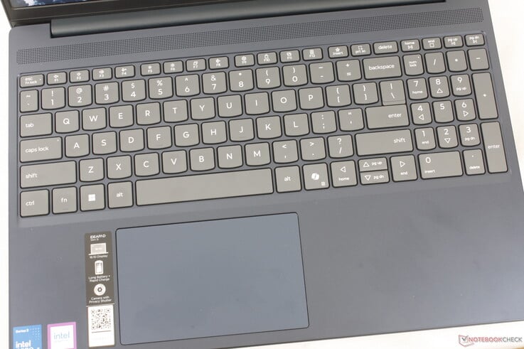 Não houve alterações na experiência de uso do teclado ou do clickpad em relação ao IdeaPad Slim 3 15 de 2025 do ano passado
