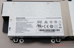 Unidade de fonte de alimentação interna com 135 watts (19 V; 7,1 A)