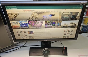 Uma vez fixada ao monitor, a Screenbar não chama muita atenção.